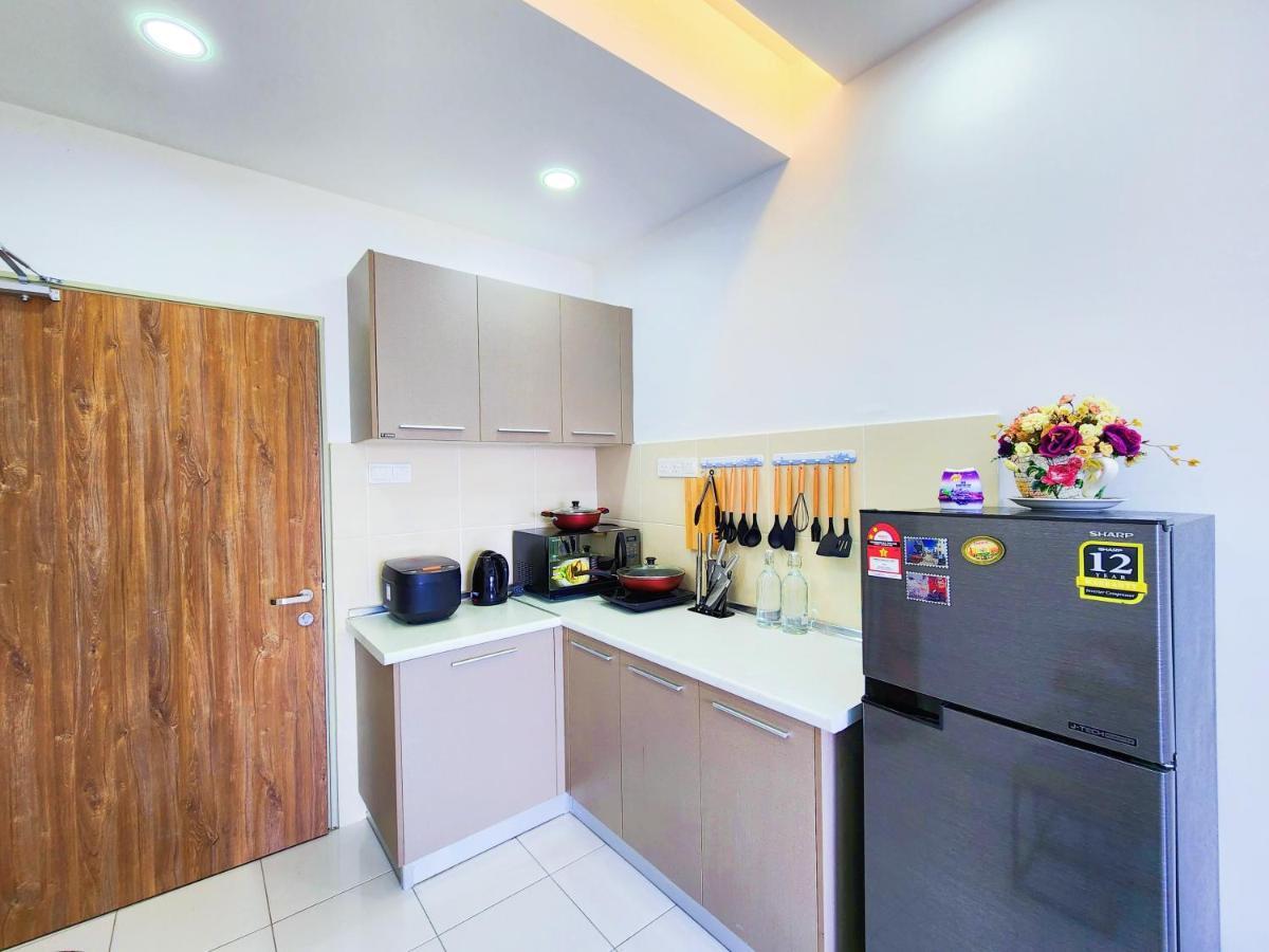 Klia Lili Residensi 5 Plus 2 Pax With Splendid Pool Nilai Exteriör bild